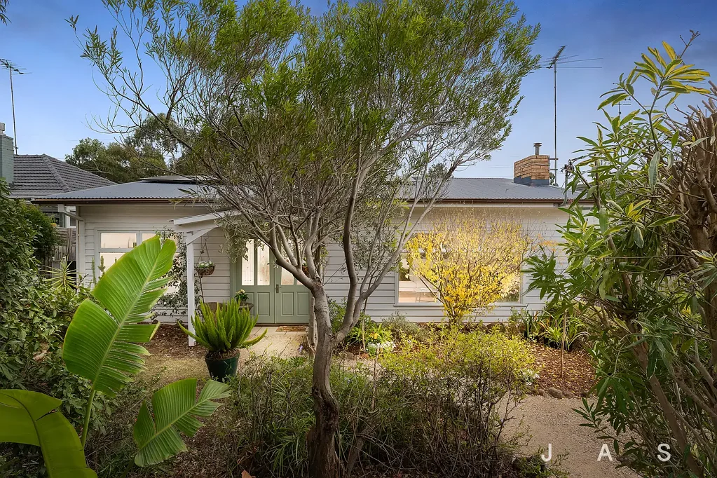 5 Clydebank Road, Essendon West, VIC 3040