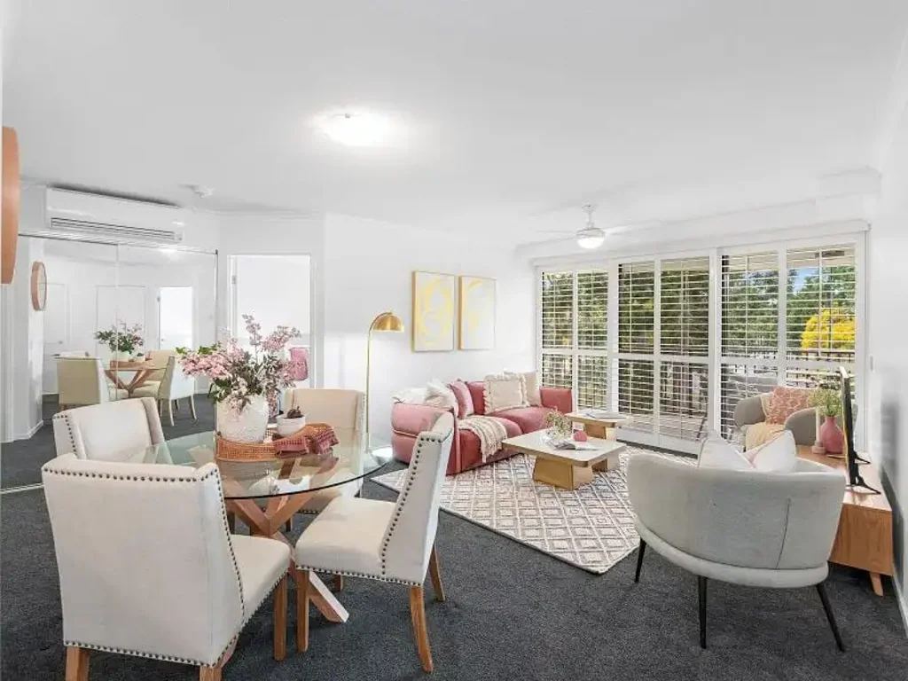 Toowong 2房 公园景观，独立书房和两个车位！ Park View, Separate Study and Two Car Spaces!
