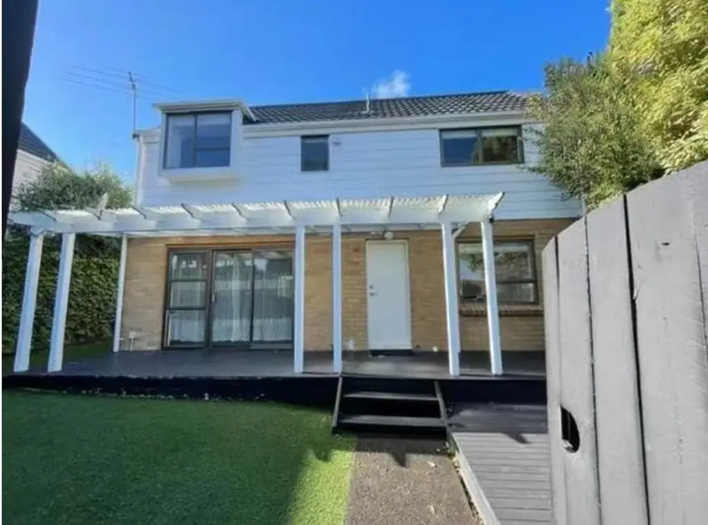 Saint Johns 3બેડરૂમ Sunny 3-Bed Freehold Starter in St Johns