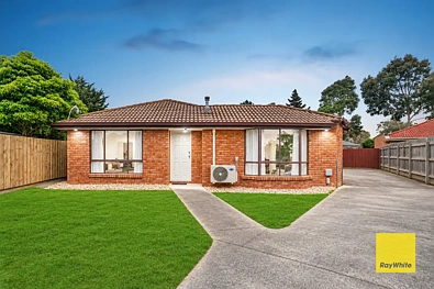 Werribee 3 Bedroom Prime Location - Spacious 3-Bedroom Home with Garage