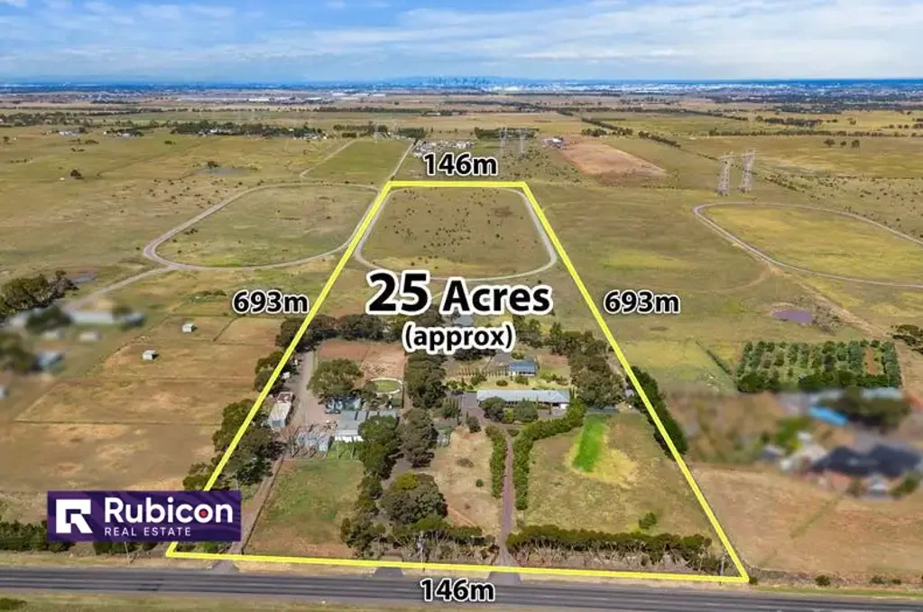 Mount Cottrell A land of opportunities with lot of potential in Mount Cottrell !
