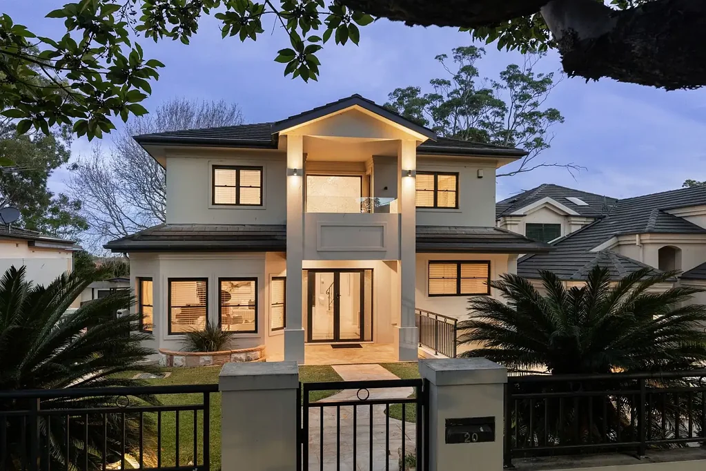 Strathfield 5Kwarto Architecturally designed family home with flawless in/outdoor entertaining in a blue ribbon setting
