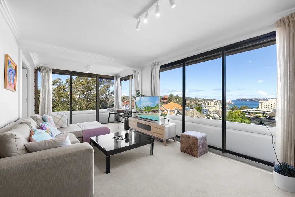 Oversized two bedroom apartment with exceptional views - Furnished