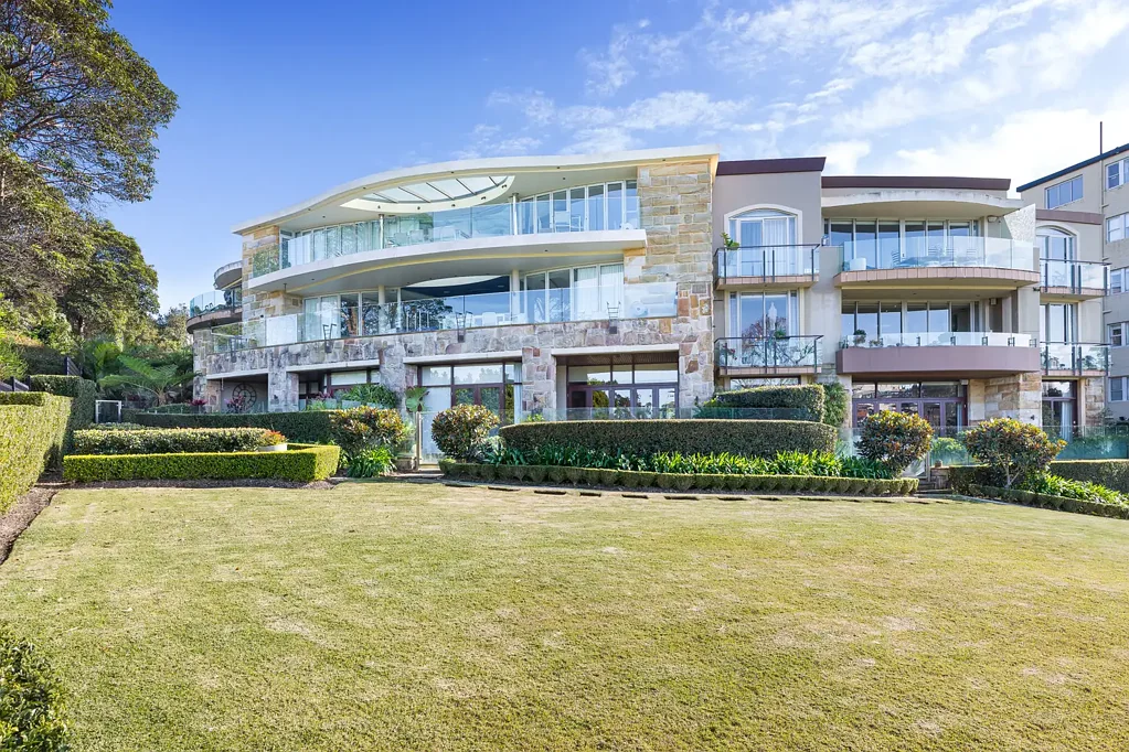 Cronulla 3 Bedroom TARA - LUXURY COURTYARD APARTMENT ON GUNNAMATTA BAY