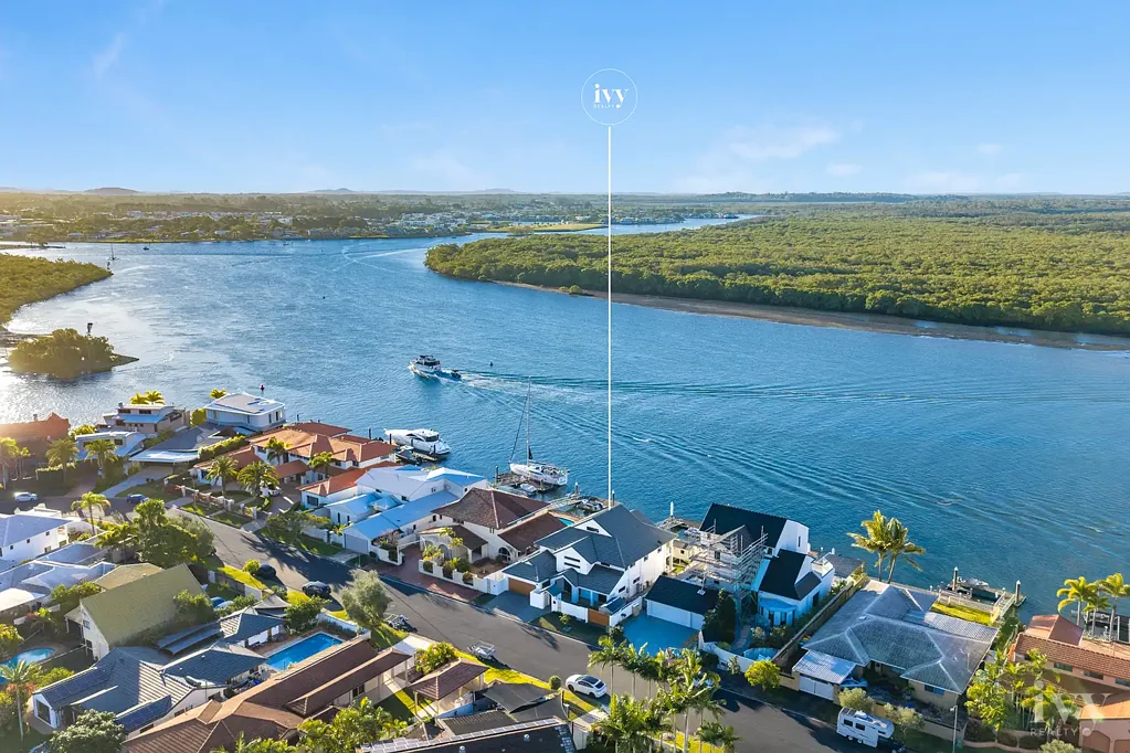 Paradise Point 6ਬੈੱਡਰੂਮ Sleek Three-Level Family Entertainer On Main River!