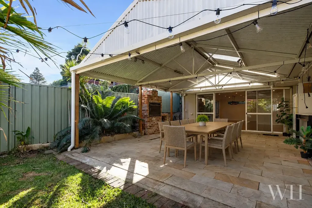 East Fremantle 4chambre Spacious Living, Timeless Style & Superb East Fremantle Location