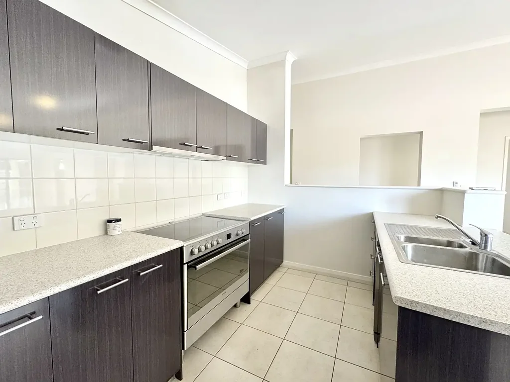 Executive 5 Bedroom Home WITH 1 MONTH FREE RENT