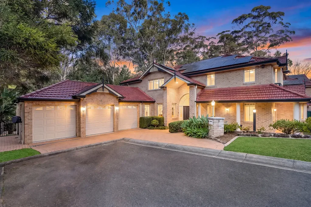 West Pennant Hills 6ਬੈੱਡਰੂਮ Lucky Number 8: Huge 6-Bed Multi-Gen Entertainer in Sought-After Private Estate