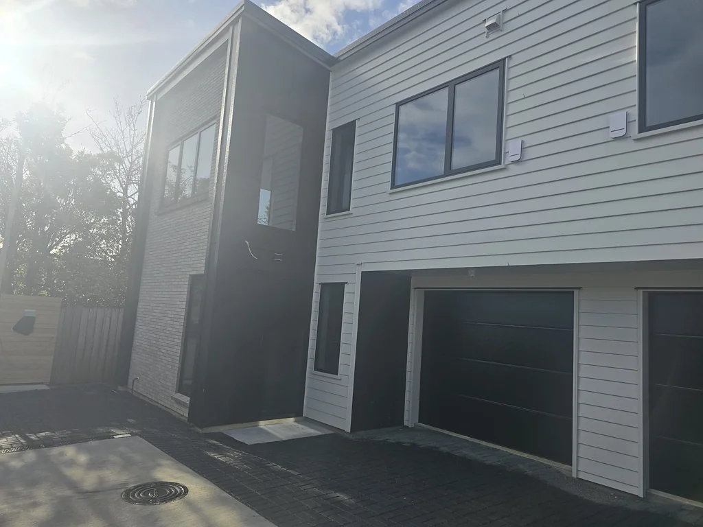 Spacious and Modern 4 Bedroom Townhouse