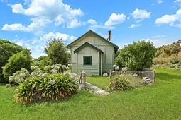 2 Waarre Road, Port Campbell