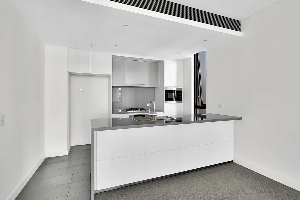 STYLISH APARTMENT IN PRESTIGIOUS HAROLD PARK
