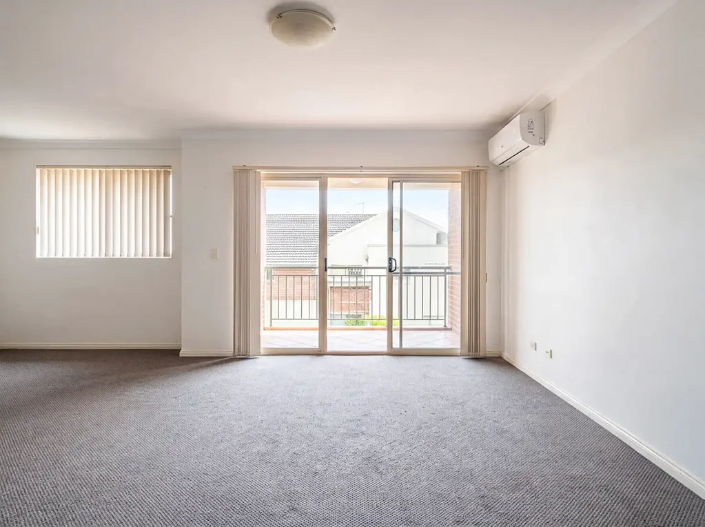 SPACIOUS & STYLISH 2 bedroom unit