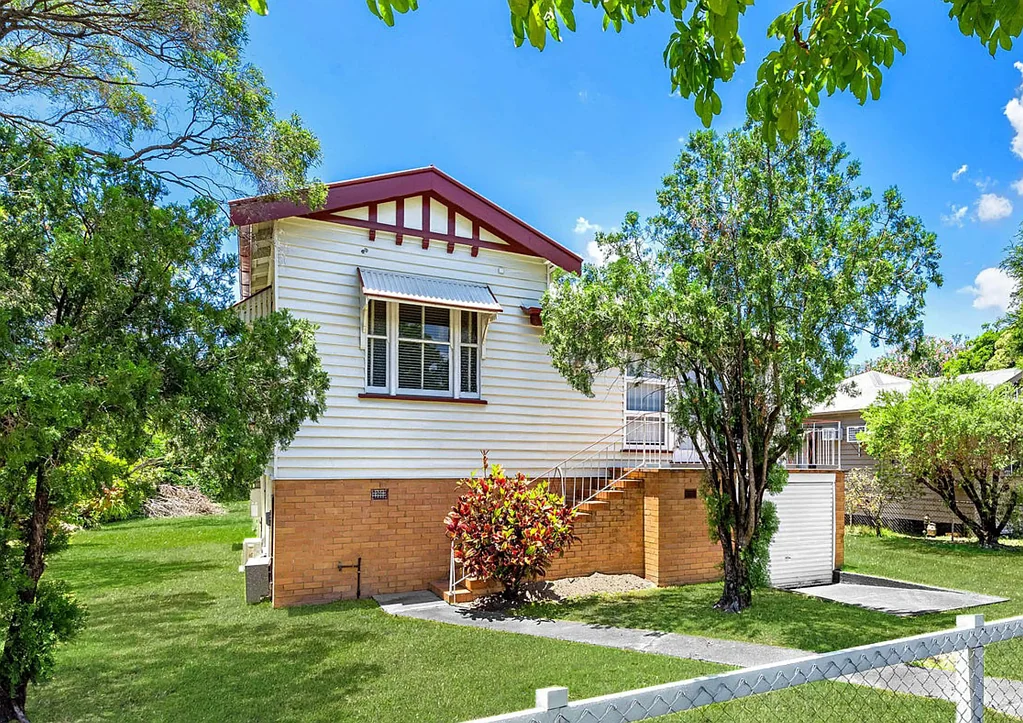 Hendra 3房  Home On Increasingly Rare Large Block
