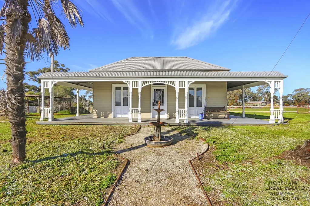 St Arnaud 3침실 Character Home with Modern Comforts