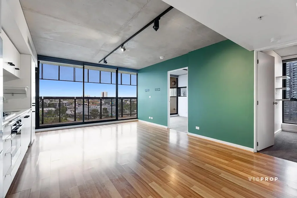 Southbank 2房 2卧2卫精装公寓 Port Phillip Bay景观 豪华石材厨房 开放式起居区 25米室内泳池 健身房 南墨尔本学区 Dazzling Designer Detail with a Beautiful Blue-Water Bay Outlook