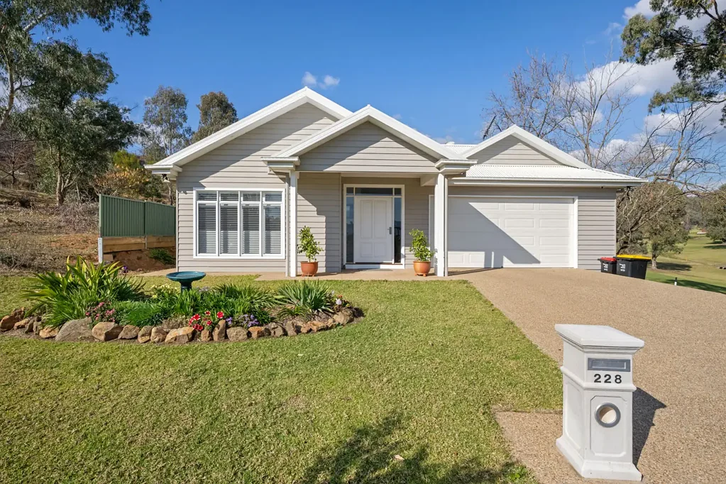 Tumut 4Zimmer Unique Country House for Sale
