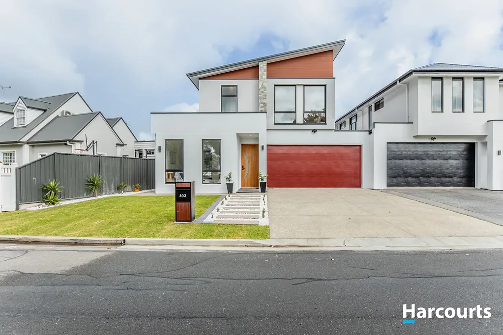 West Beach 4ਬੈੱਡਰੂਮ Luxury Brand-New Executive Home in the Prestigious Coastal Enclave of West Beach!