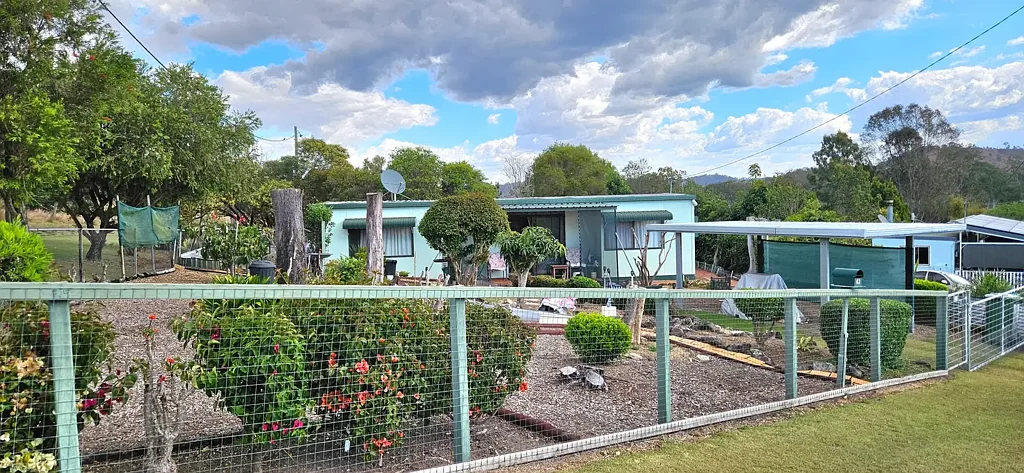 Moore Tranquil Rural Retreat: Your Self-Sufficient Haven in Moore!