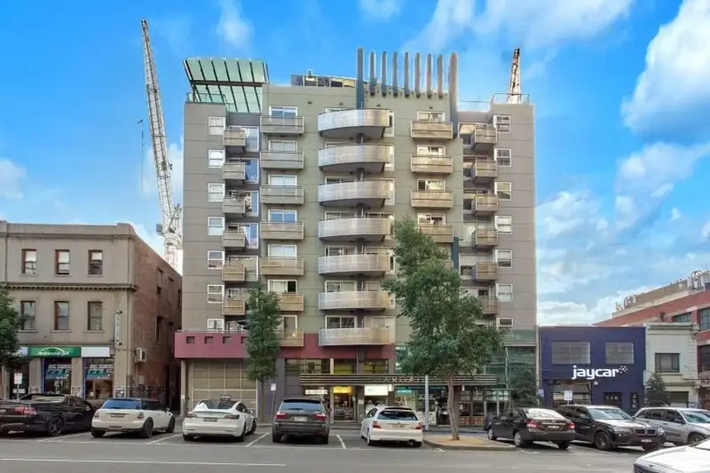 Unfurnished 2-Bedroom, 1-Bathroom Apartment in CBD