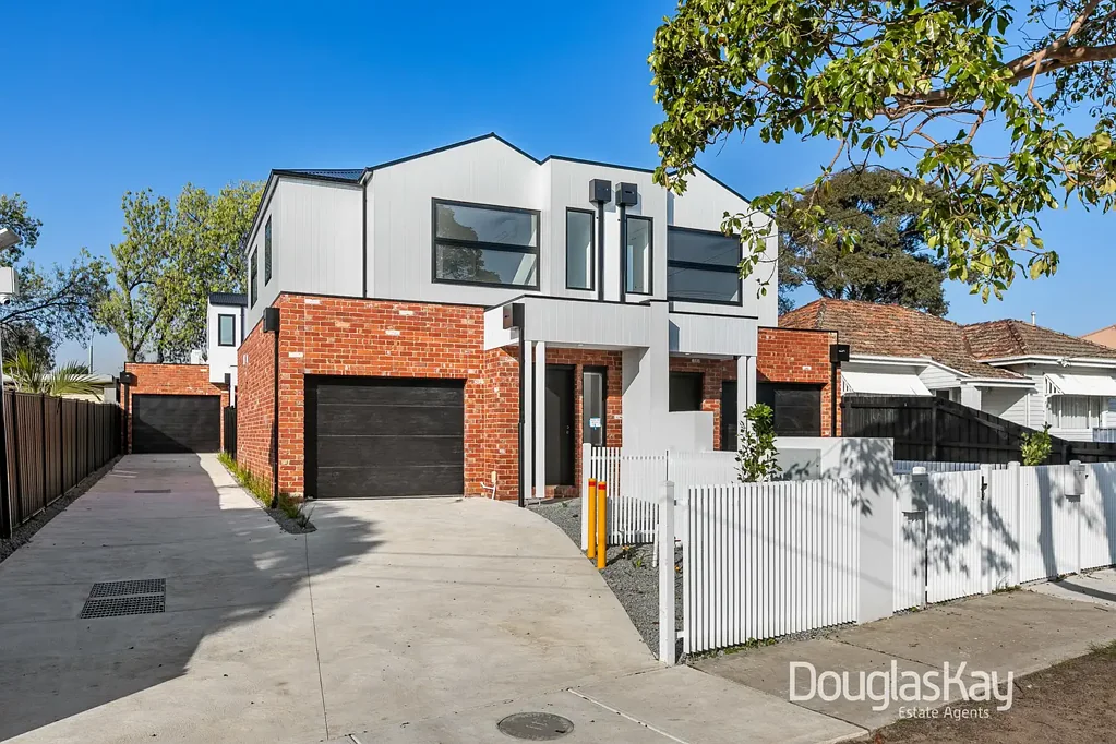 2/20 Alice Street, Sunshine, VIC 3020, 3 Bedrooms, 2 Bathrooms, Townhouse