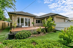 17 Reeve Street, Sale