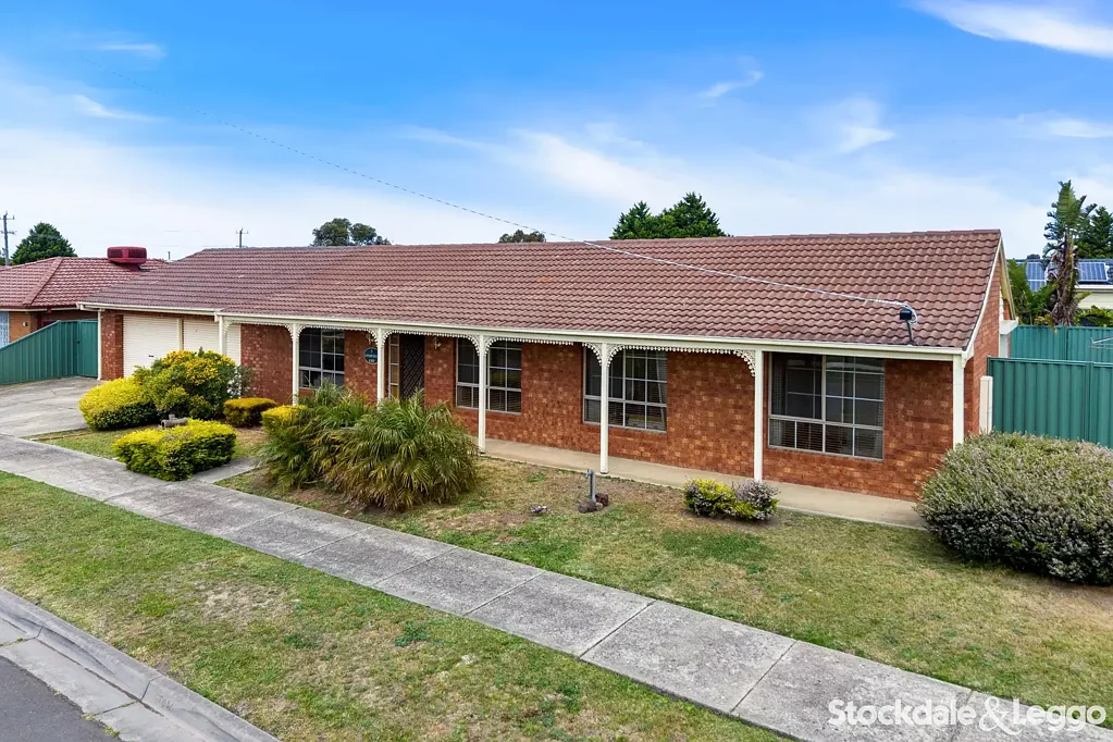 Neat & Comfortable Family Home in a Great Craigieburn Location!