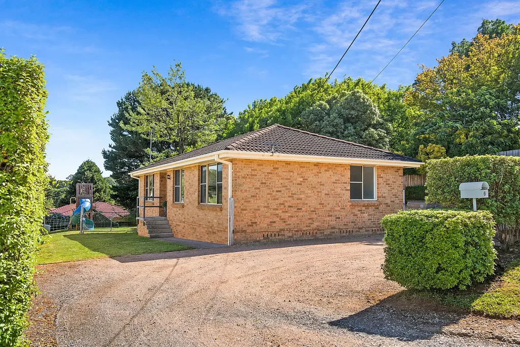 6 Swan Street, Robertson, NSW 2577