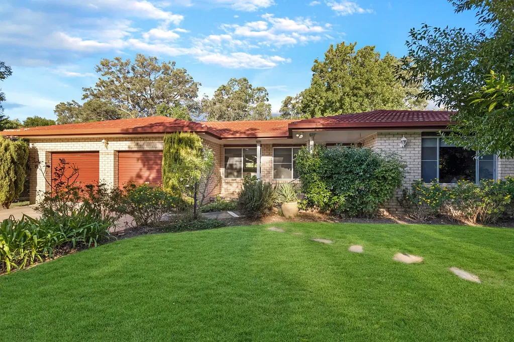 Furnished Stunning four bedroom home in superior location