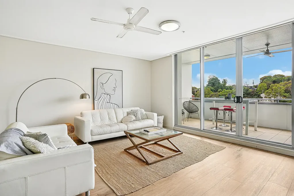 Townsville City 2 Bedroom Contemporary CBD Apartment with Water Views