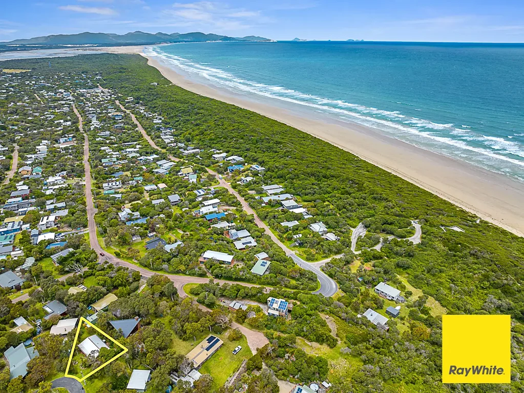 Sandy Point 3 Bedroom Quality holiday home in quiet location.