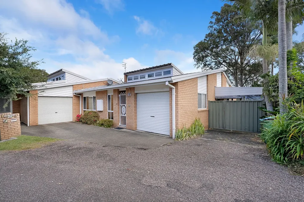 Wyongah 3房  NO STRATA FEES , Spacious, Immaculate & Move-In Ready!