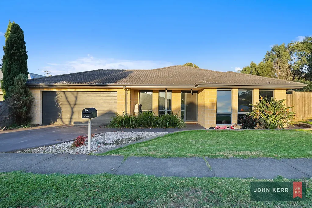 Trafalgar 4 Bedroom SANDSTONE BEAUTY.