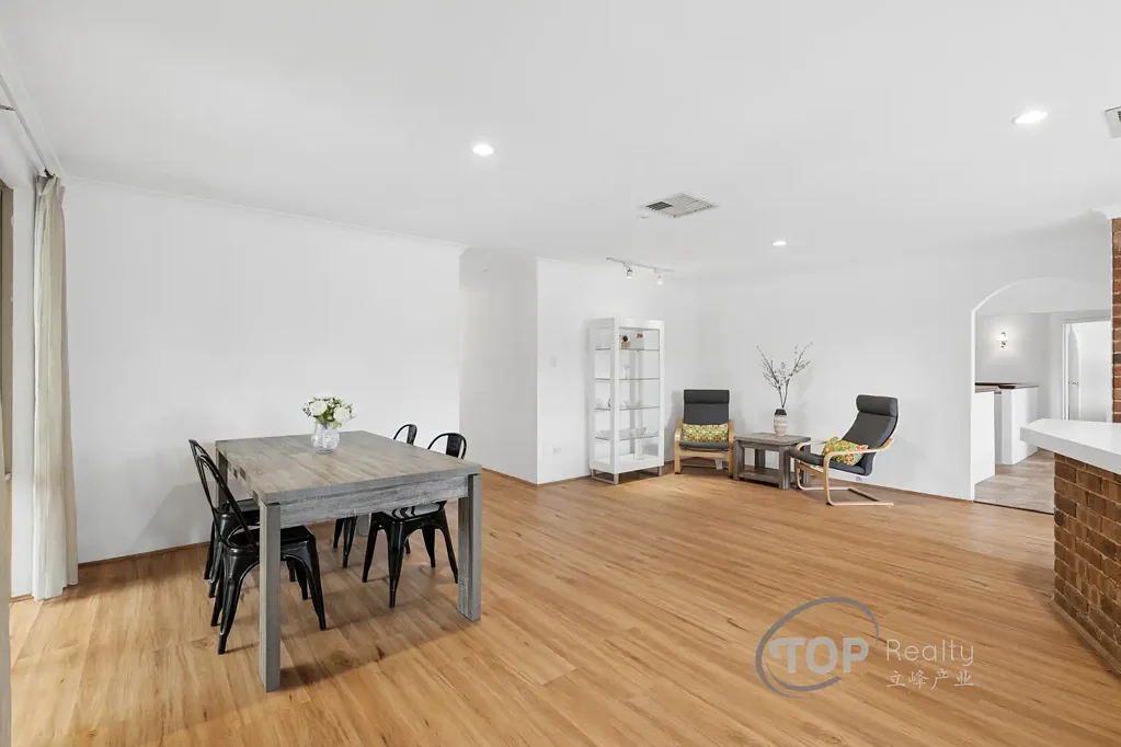 Bull Creek 4房  SPACIOUS RHSZ HOME ON LARGE 827SQM BLOCK