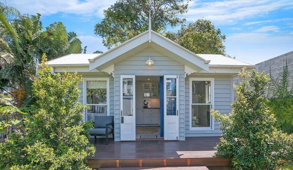 Renovated Granny Flat - Moments away from the Waterfront!