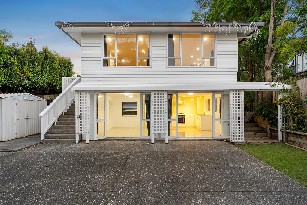 704A East Coast Road, Pinehill, North Shore City, Auckland