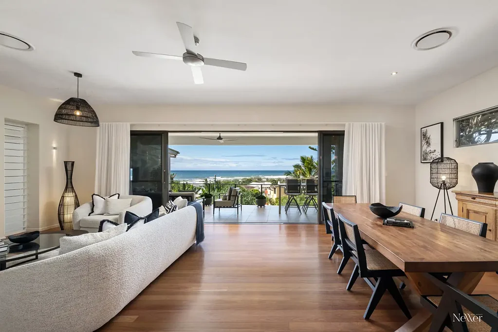 Peregian Beach 5ਬੈੱਡਰੂਮ Beachside Prestige: Stunning White Water Views