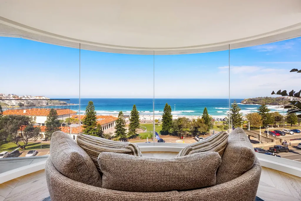 Bondi Beach 3 Bedroom Luxury 3-Bedroom Sub-Penthouse In Landmark "Pacific" 237sqm Of Living Area With Sweeping Beach Views