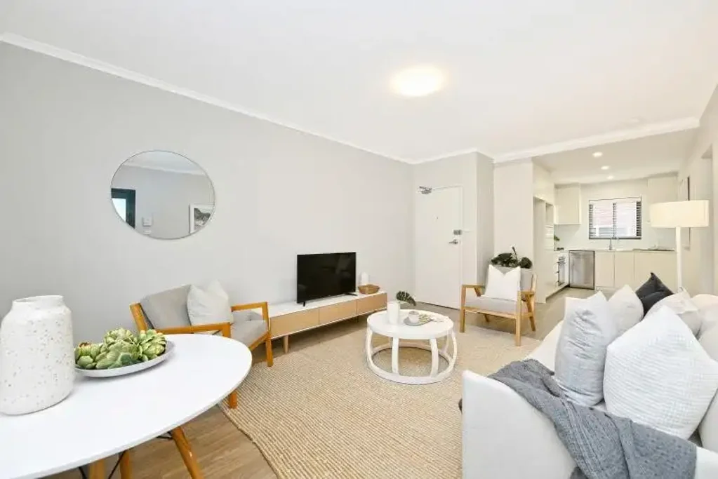 Boutique Contemporary Apartment with Private Courtyard & Double Parking