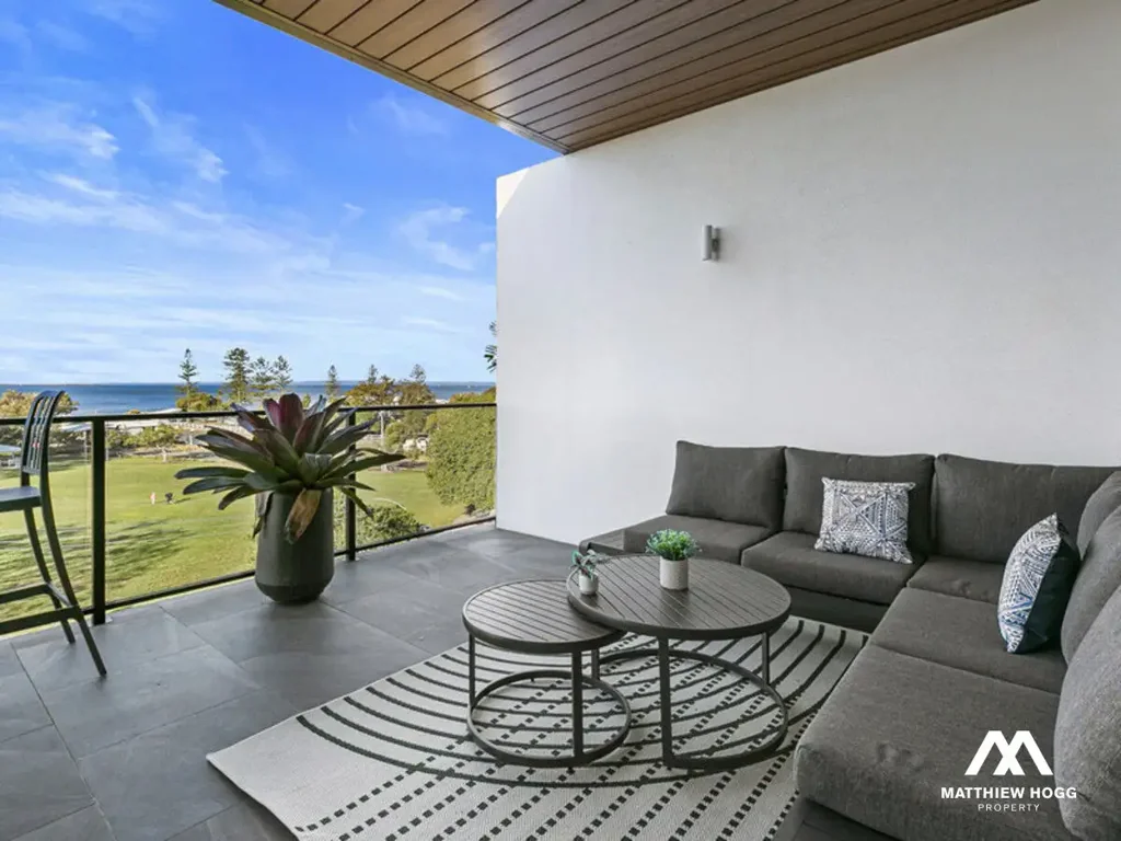 Fully Furnished - 2-Storey Penthouse Apartment with Extensive Bay Views