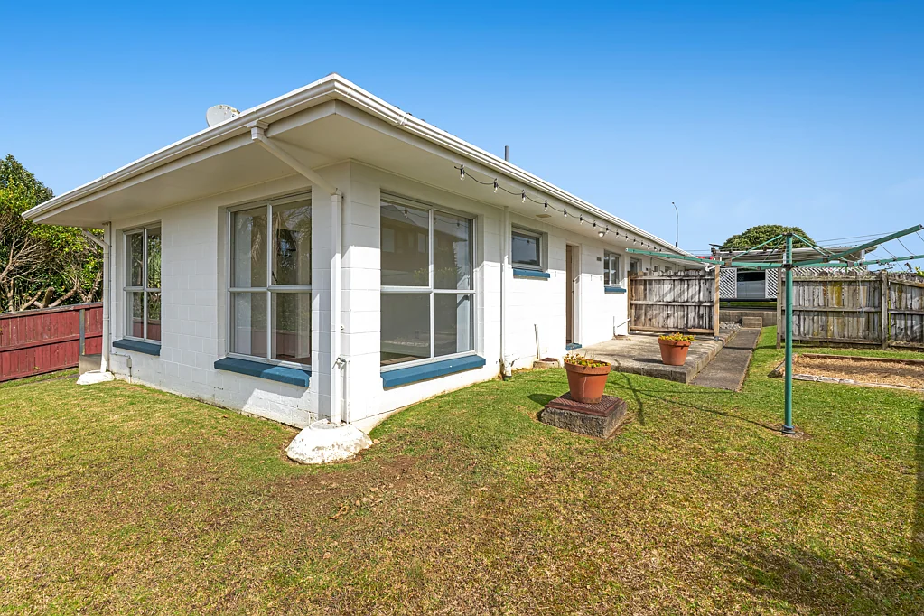2/587 Glenfield Road, Totara Vale, North Shore City, Auckland