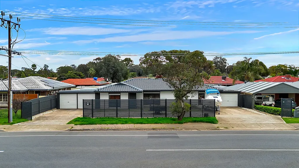 Paralowie 4ਬੈੱਡਰੂਮ Exceptional Three-Allotment Potential Across 867sqm Approx.