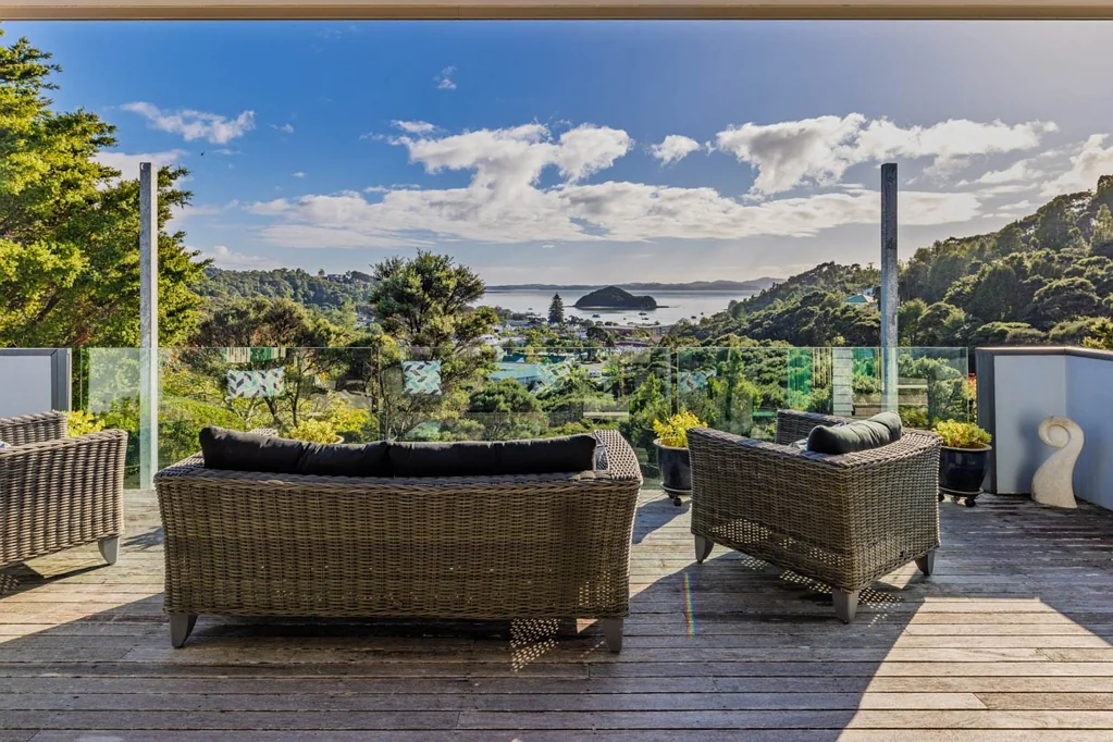 Paihia 5 Bedroom Sea View Retreat with Space for More