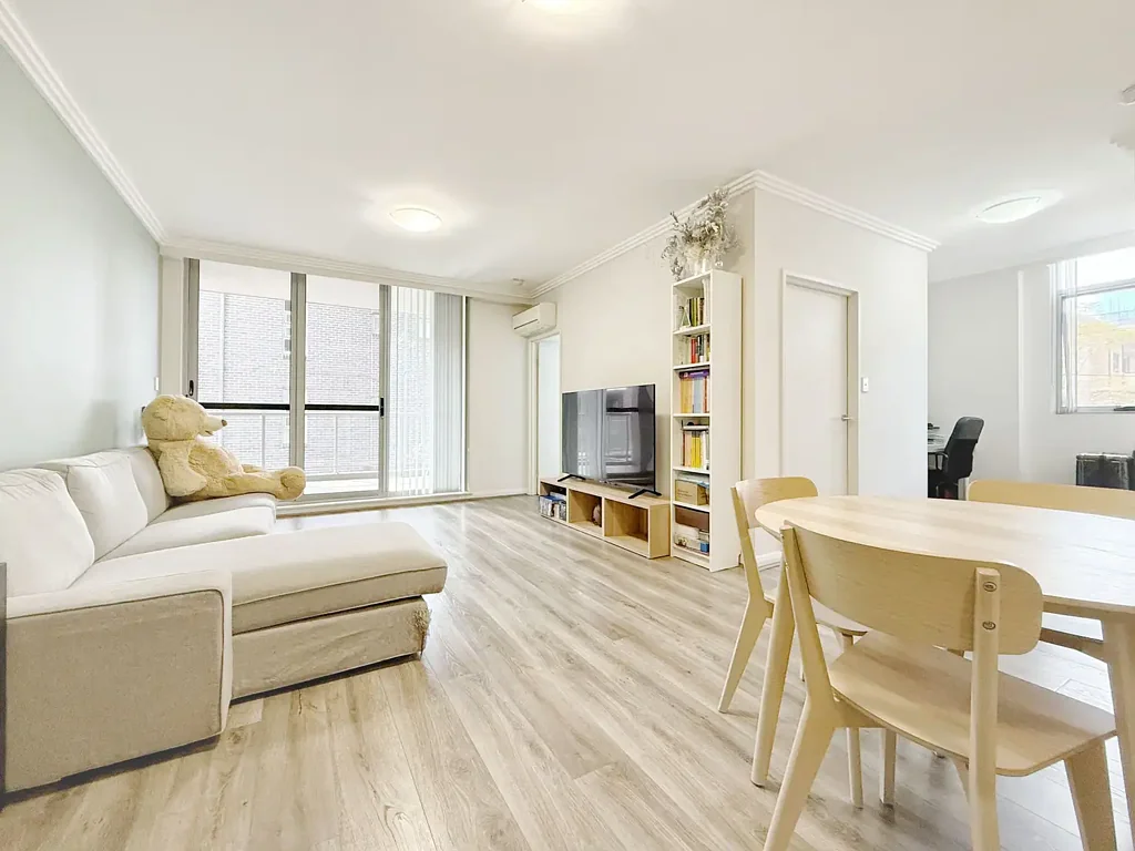 Homebush West 2 Bedroom Impressively Designed 2 Bedrooms + Study Apartment In Centenary Park