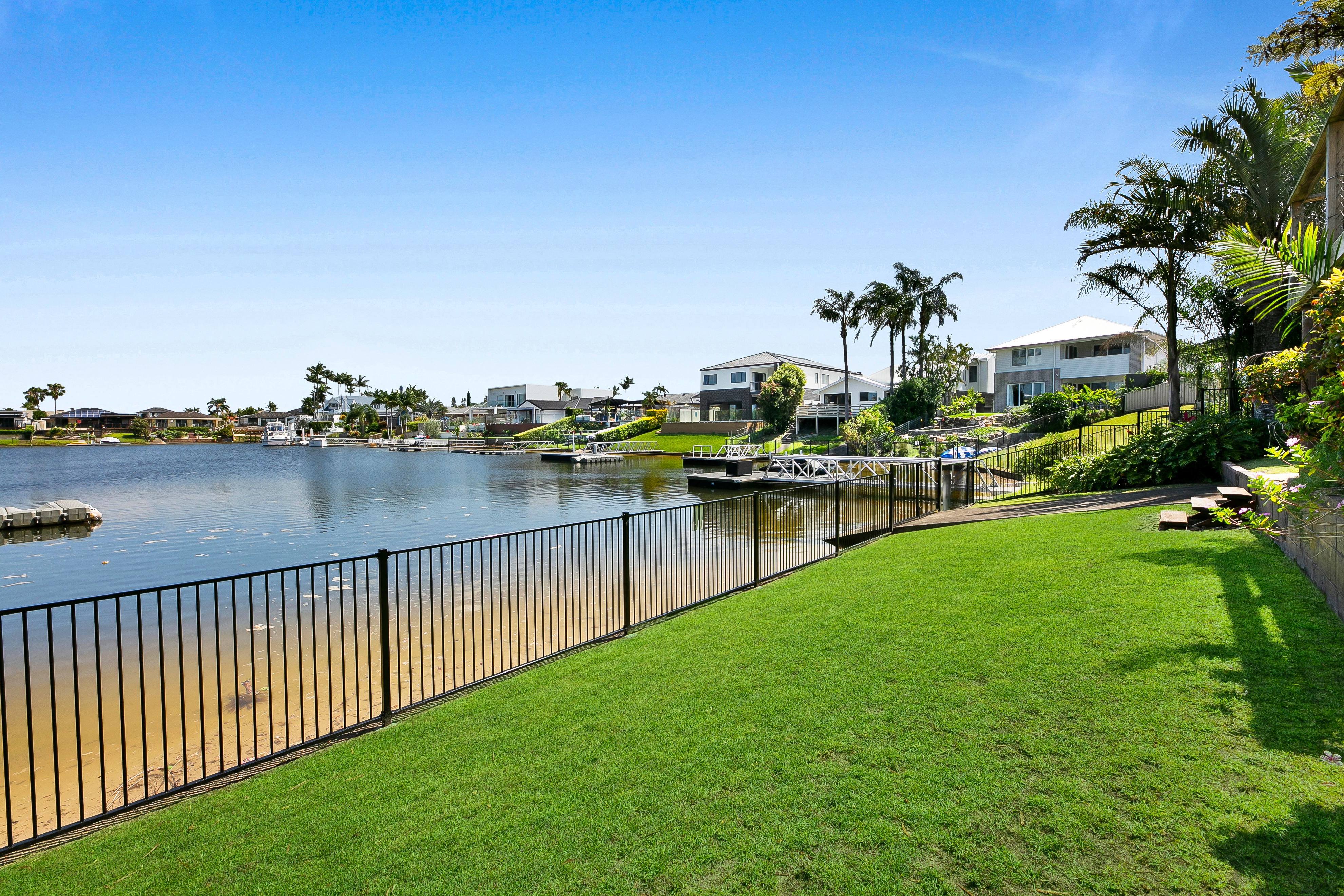 7 AYRSHIRE AV, BENOWA QLD 4217, 0 Bedrooms, 0 Bathrooms, House