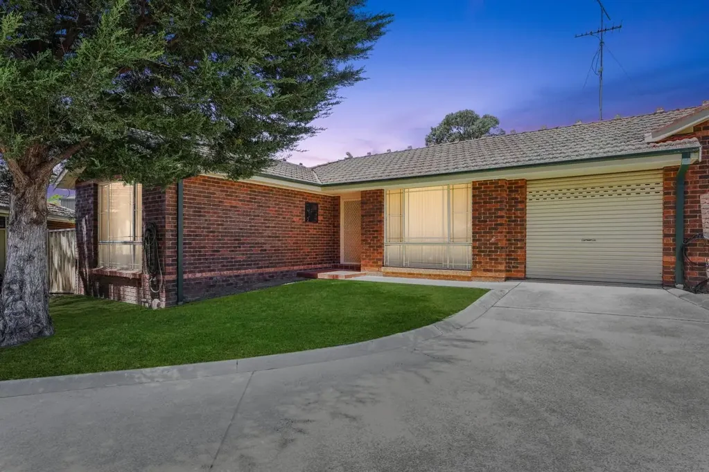 Tahmoor 2房 安静Cul De Sac 两居室宽敞 独立车库 后院独特 步行Tahmoor购物中心 10 OUT OF 10 PRESENTATION!