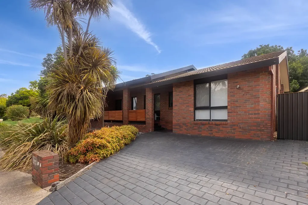 252 MacKenzie Street West, Kangaroo Flat, VIC 3555