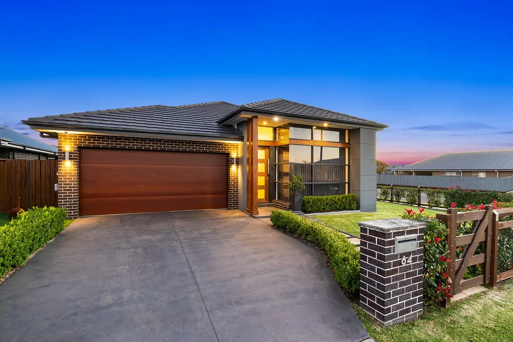 Renwick 4Zimmer Contemporary Luxury Living on a Corner Block in Prestigious Renwick Estate