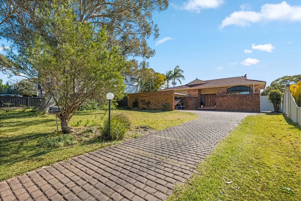 Caringbah South 3ਬੈੱਡਰੂਮ Outstanding Off Market Opportunity on 971sqm in Blue-Chip Caringbah South