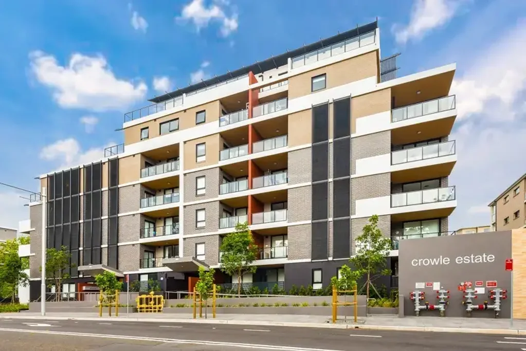 Large As-New Two-Bedroom Apartment in Great Location