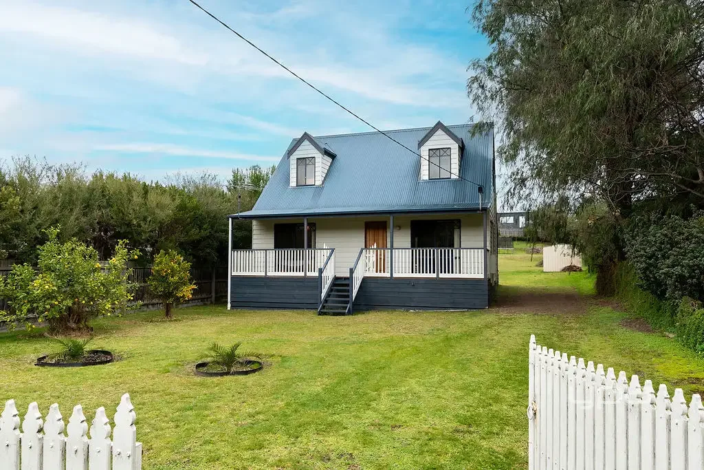 Rye 3 Bedroom COASTAL COTTAGE ON 1,583M2